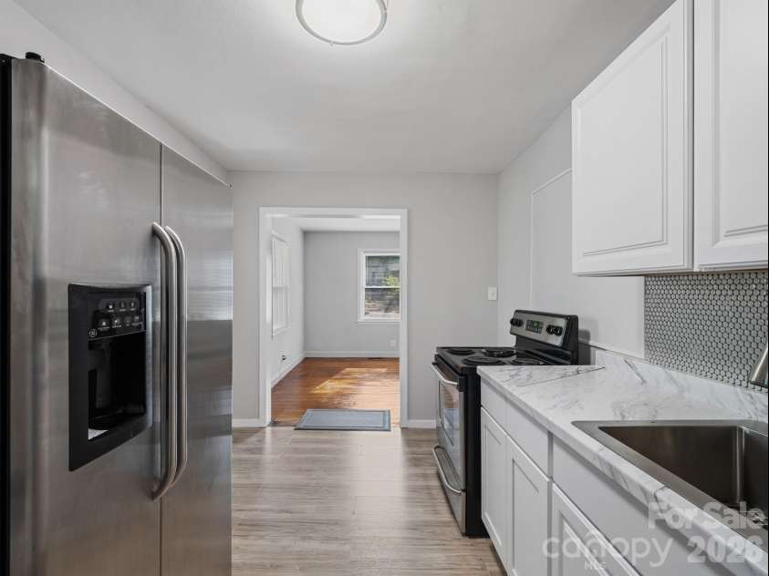 1609 Taylor Avenue, Charlotte, NC 28216.  MLS# CAR4362734, YatesRealty ID 9068. 
