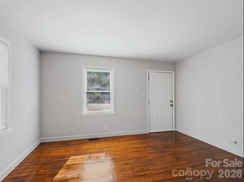 1609 Taylor Avenue, Charlotte, NC 28216.  MLS# CAR4362734, YatesRealty ID 9068. 