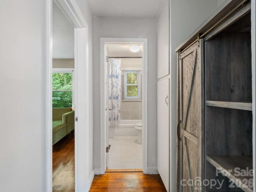 1609 Taylor Avenue, Charlotte, NC 28216.  MLS# CAR4362734, YatesRealty ID 9068. 