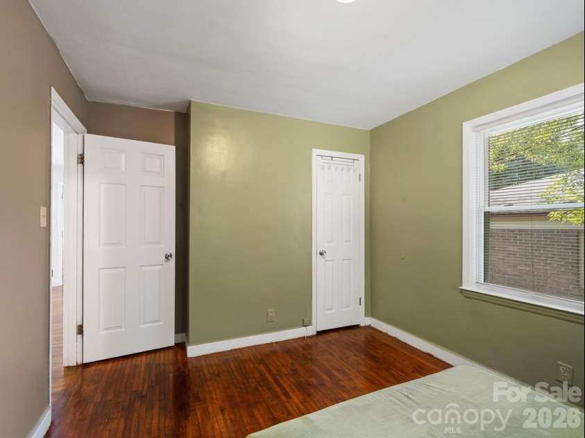 1609 Taylor Avenue, Charlotte, NC 28216.  MLS# CAR4362734, YatesRealty ID 9068. 