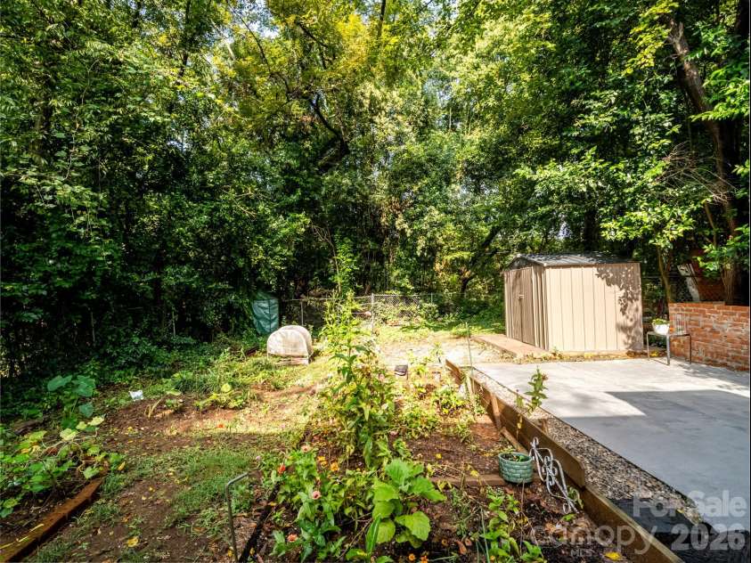1609 Taylor Avenue, Charlotte, NC 28216.  MLS# CAR4362734, YatesRealty ID 9068. 
