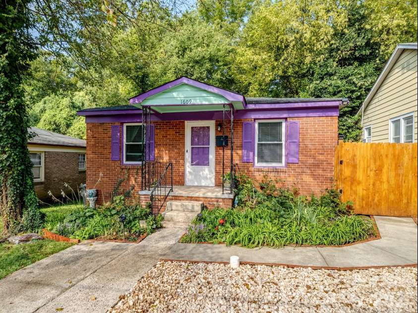 1609 Taylor Avenue, Charlotte, NC 28216.  MLS# CAR4362734, YatesRealty ID 9068. 