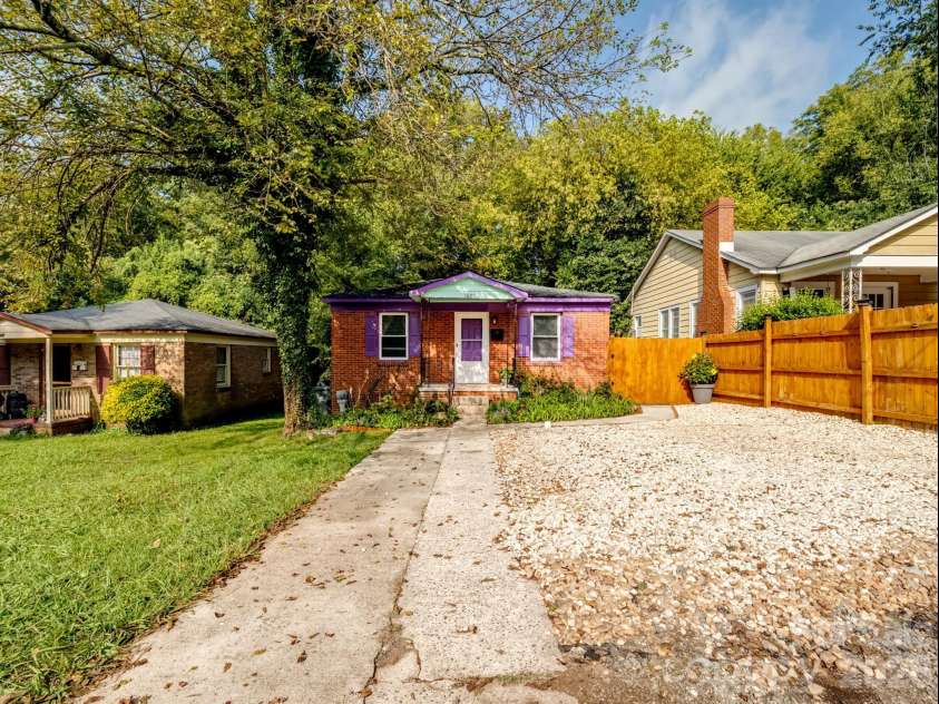 1609 Taylor Avenue, Charlotte, NC 28216.  MLS# CAR4362734, YatesRealty ID 9068. 