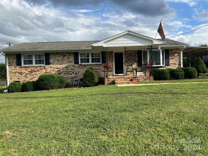4040 Angus Drive, Gastonia, NC 28056.  MLS# CAR4181628, YatesRealty ID 9069. 