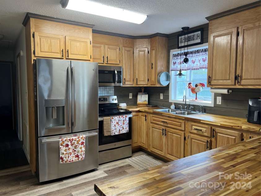 4040 Angus Drive, Gastonia, NC 28056.  MLS# CAR4181628, YatesRealty ID 9069. 