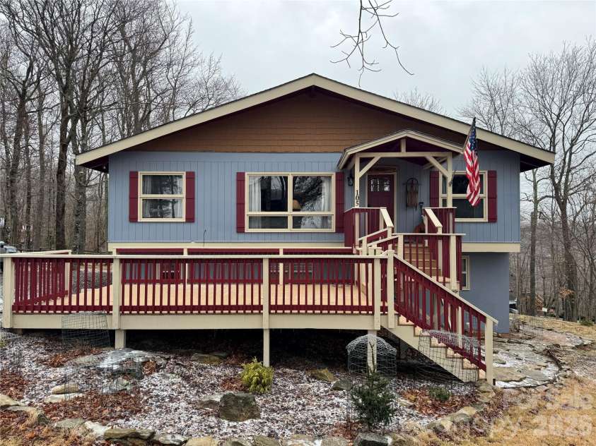 105 Pinnacle Ridge Road, Beech Mountain, NC 28604.  MLS# CAR4334609, YatesRealty ID 907. 
