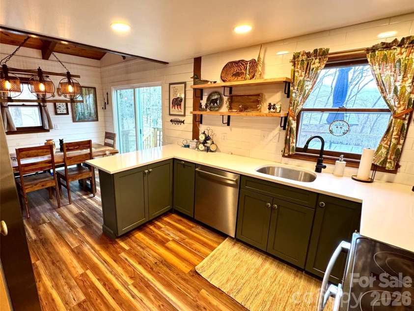 105 Pinnacle Ridge Road, Beech Mountain, NC 28604.  MLS# CAR4334609, YatesRealty ID 907. 