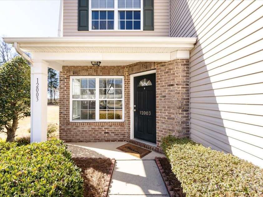 12003 Stratfield Place Circle, Pineville, NC 28134.  MLS# CAR4343150, YatesRealty ID 9070. 