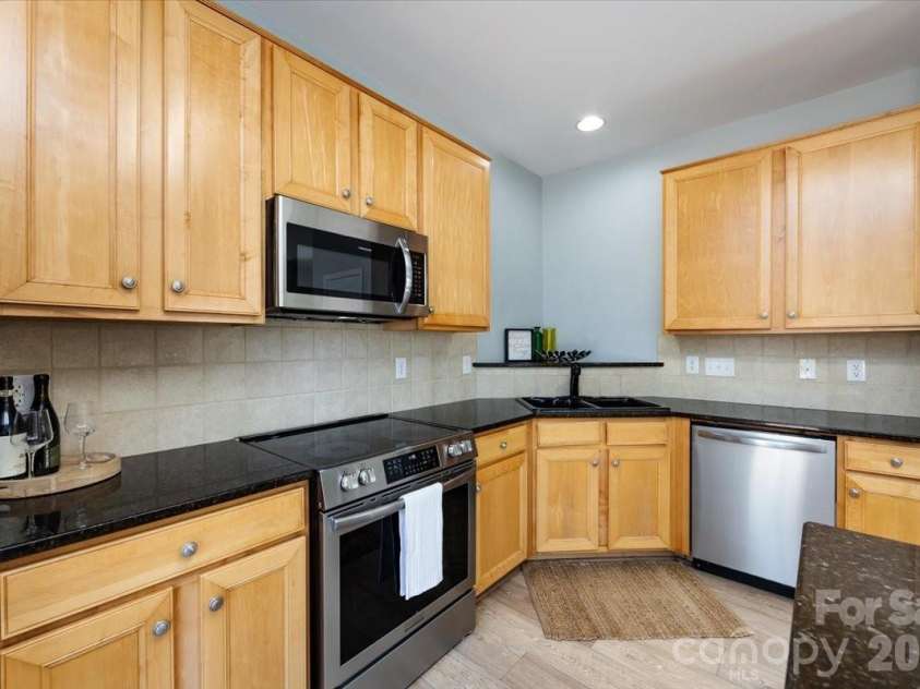 12003 Stratfield Place Circle, Pineville, NC 28134.  MLS# CAR4343150, YatesRealty ID 9070. 