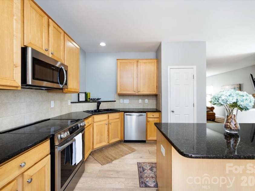 12003 Stratfield Place Circle, Pineville, NC 28134.  MLS# CAR4343150, YatesRealty ID 9070. 