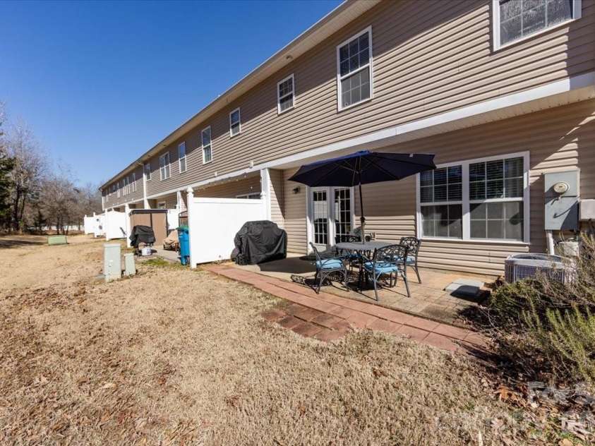 12003 Stratfield Place Circle, Pineville, NC 28134.  MLS# CAR4343150, YatesRealty ID 9070. 