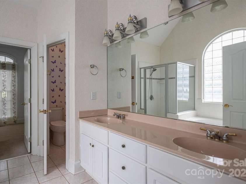 3516 Araglin Drive, Gastonia, NC 28056.  MLS# CAR4234529, YatesRealty ID 9070. 