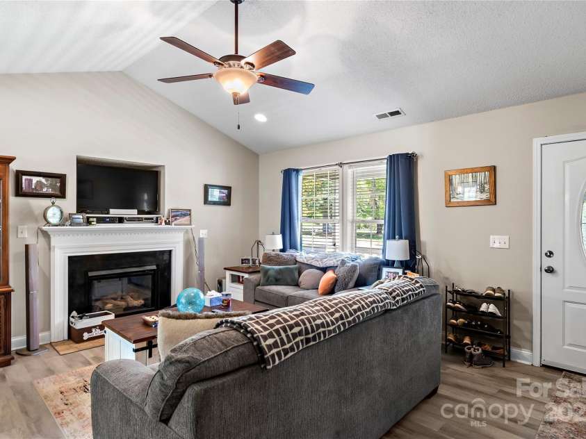 436 Arnold Road, Lexington, NC 27295.  MLS# CAR4243719, YatesRealty ID 9071. 