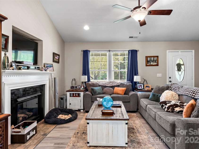 436 Arnold Road, Lexington, NC 27295.  MLS# CAR4243719, YatesRealty ID 9071. 