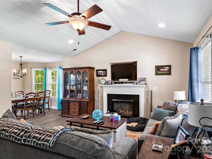 436 Arnold Road, Lexington, NC 27295.  MLS# CAR4243719, YatesRealty ID 9071. 