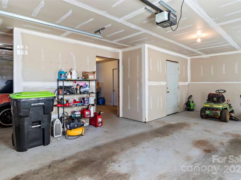 436 Arnold Road, Lexington, NC 27295.  MLS# CAR4243719, YatesRealty ID 9071. 