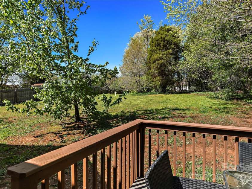 436 Arnold Road, Lexington, NC 27295.  MLS# CAR4243719, YatesRealty ID 9071. 