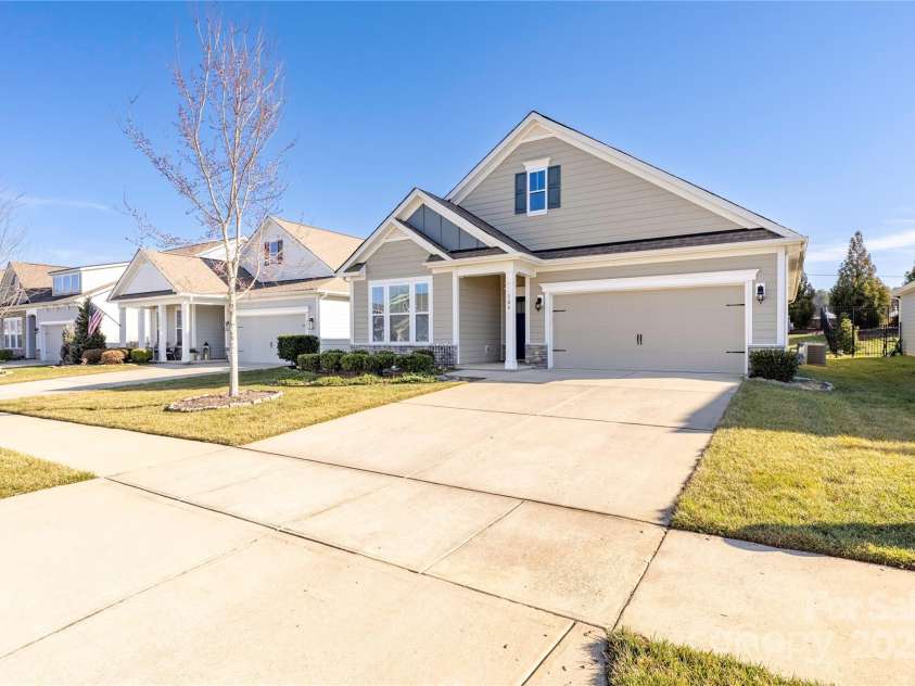 106 Chase Water Drive, Mooresville, NC 28117.  MLS# CAR4223269, YatesRealty ID 9072. 