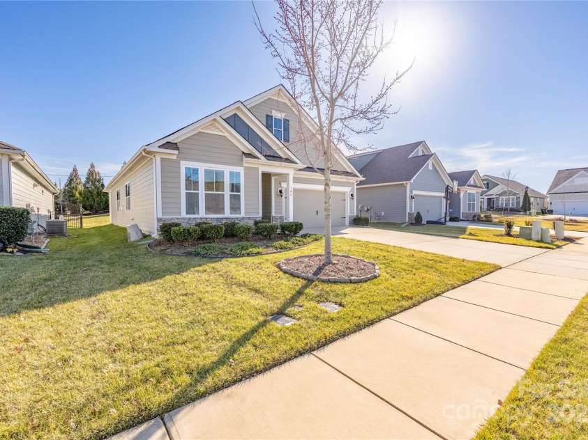 106 Chase Water Drive, Mooresville, NC 28117.  MLS# CAR4223269, YatesRealty ID 9072. 