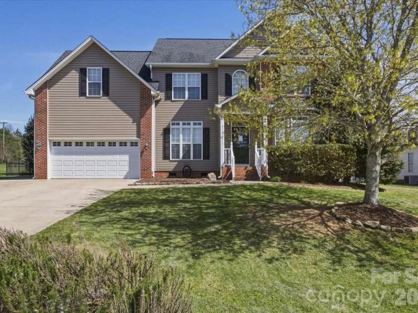 1505 Forest Pointe Lane, Gastonia, NC 28056.  MLS# CAR4360660, YatesRealty ID 9072. 