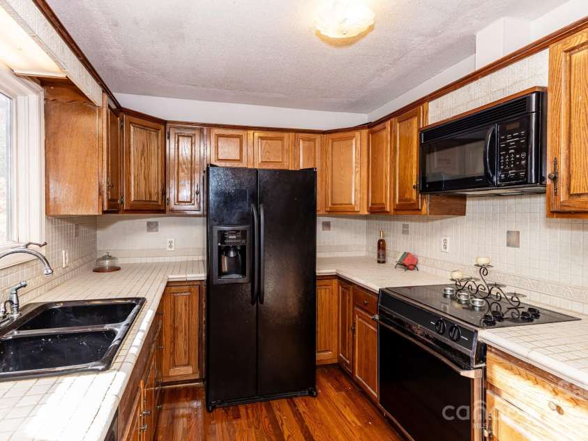 1321 Idlewood Street, Lenoir, NC 28645.  MLS# CAR4330728, YatesRealty ID 9075. 