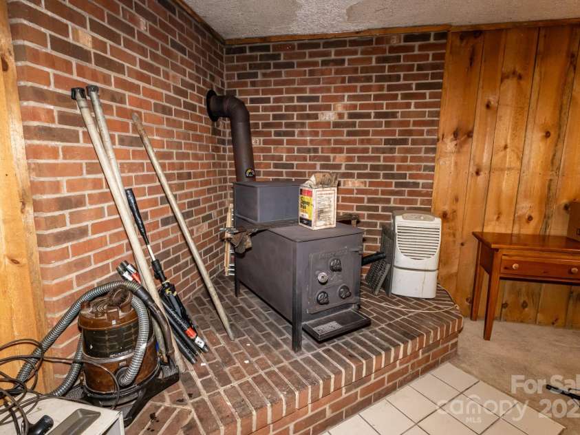 1321 Idlewood Street, Lenoir, NC 28645.  MLS# CAR4330728, YatesRealty ID 9075. 