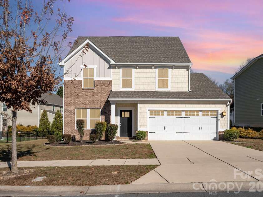 1210 Longwall Lane, Matthews, NC 28104.  MLS# CAR4329128, YatesRealty ID 9076. 