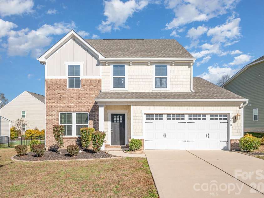 1210 Longwall Lane, Matthews, NC 28104.  MLS# CAR4329128, YatesRealty ID 9076. 
