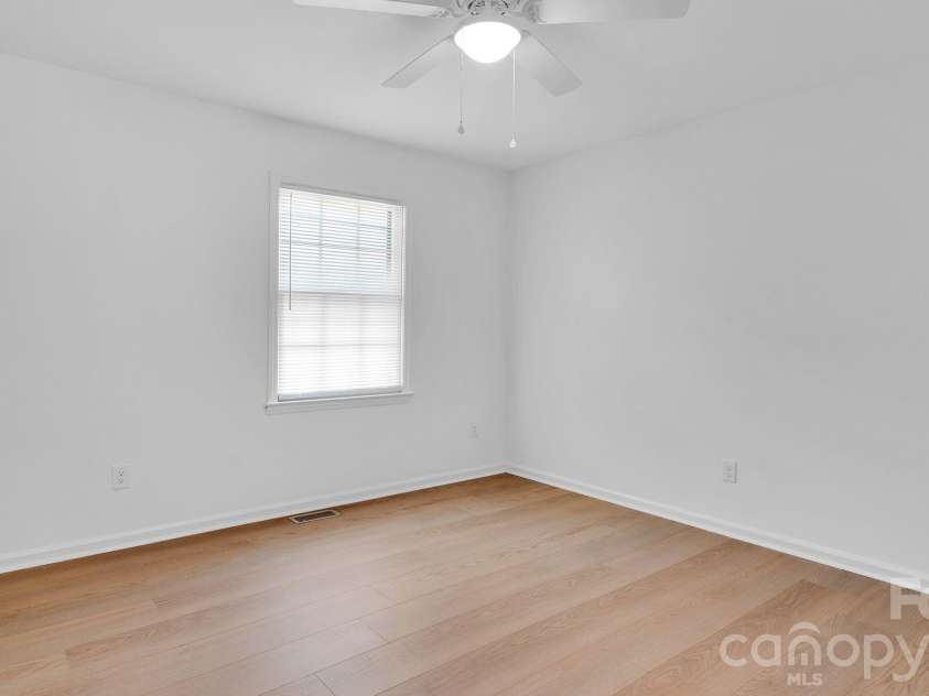 1231 Archdale Drive, Charlotte, NC 28217.  MLS# CAR4372255, YatesRealty ID 9077. 