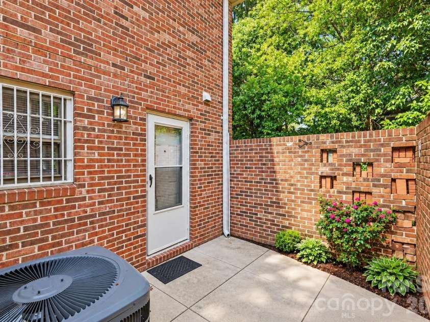 1231 Archdale Drive, Charlotte, NC 28217.  MLS# CAR4422940, YatesRealty ID 9077. 