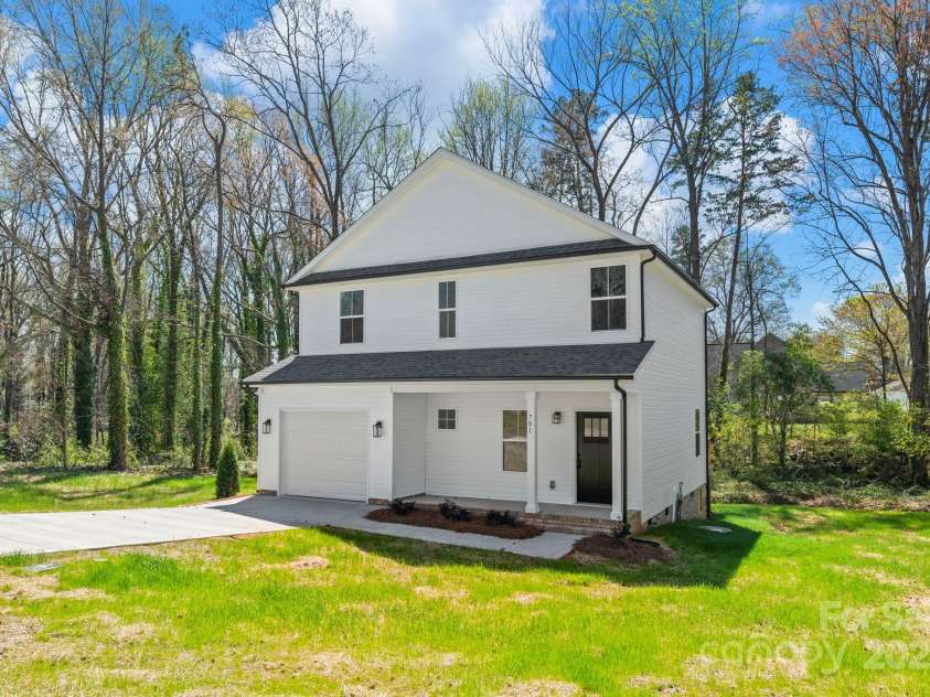701 Applewood Street, Kannapolis, NC 28081.  MLS# CAR4240660, YatesRealty ID 9078. 
