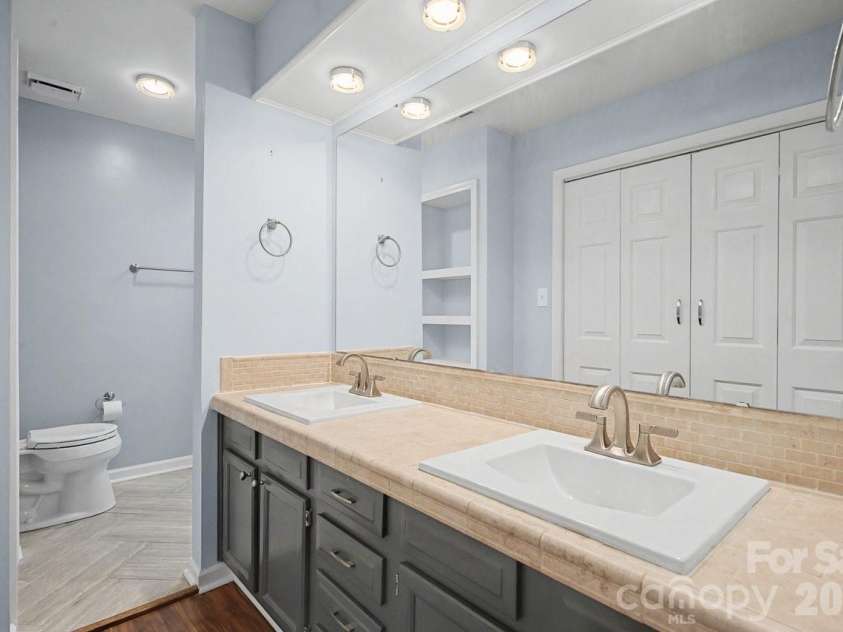 9241 Vicksburg Park Court, Charlotte, NC 28210.  MLS# CAR4341671, YatesRealty ID 9079. 