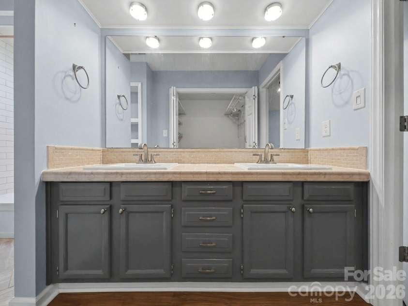 9241 Vicksburg Park Court, Charlotte, NC 28210.  MLS# CAR4341671, YatesRealty ID 9079. 