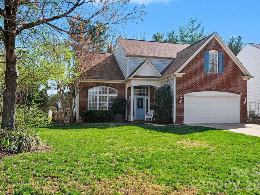 8842 Fieldcroft Drive, Charlotte, NC 28277.  MLS# CAR4355662, YatesRealty ID 9080. 