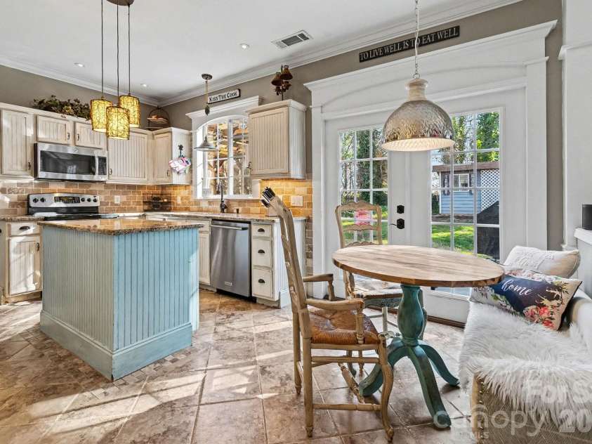 8842 Fieldcroft Drive, Charlotte, NC 28277.  MLS# CAR4355662, YatesRealty ID 9080. 