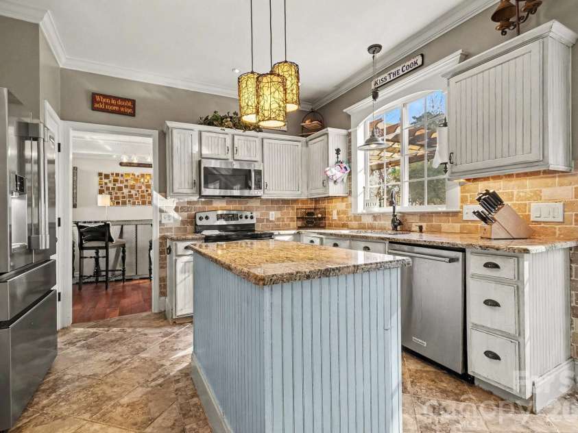8842 Fieldcroft Drive, Charlotte, NC 28277.  MLS# CAR4355662, YatesRealty ID 9080. 