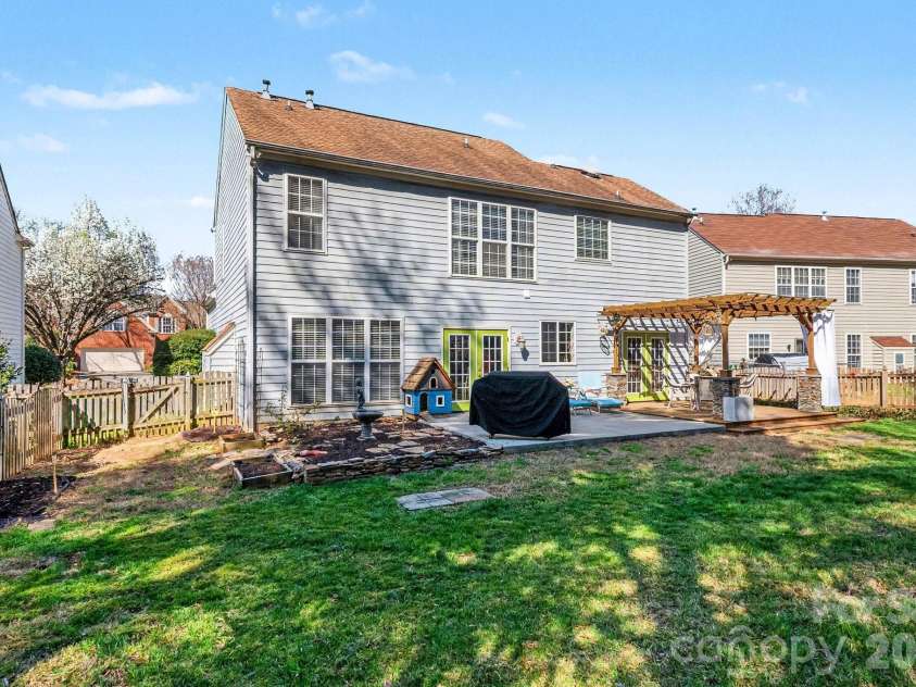 8842 Fieldcroft Drive, Charlotte, NC 28277.  MLS# CAR4355662, YatesRealty ID 9080. 