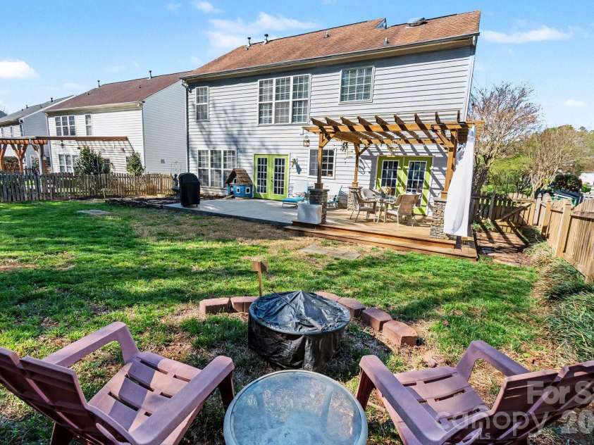8842 Fieldcroft Drive, Charlotte, NC 28277.  MLS# CAR4355662, YatesRealty ID 9080. 