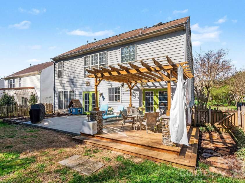 8842 Fieldcroft Drive, Charlotte, NC 28277.  MLS# CAR4355662, YatesRealty ID 9080. 
