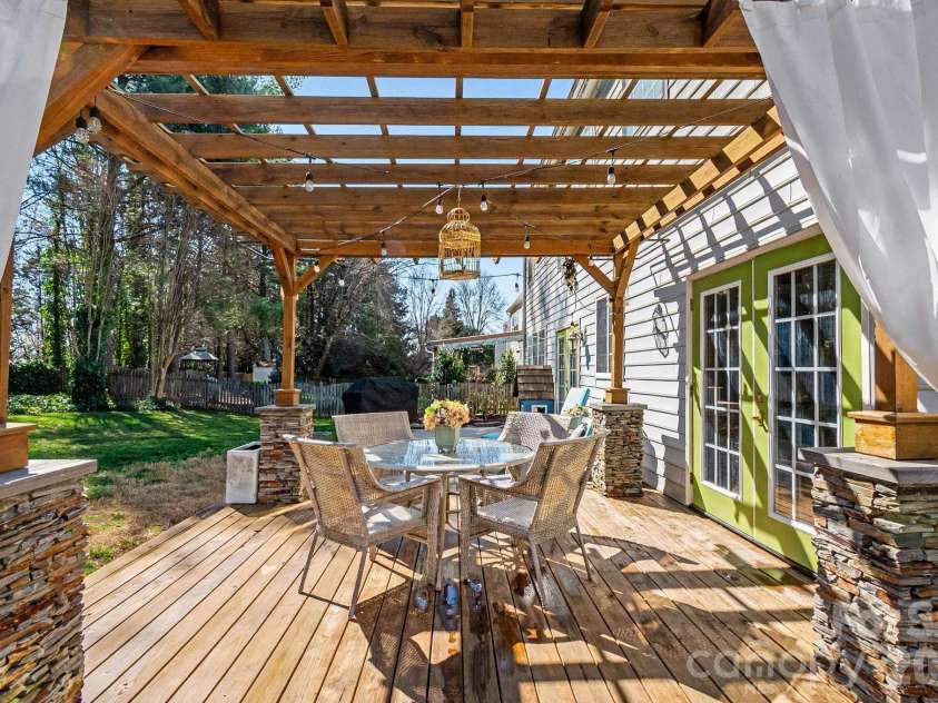 8842 Fieldcroft Drive, Charlotte, NC 28277.  MLS# CAR4355662, YatesRealty ID 9080. 