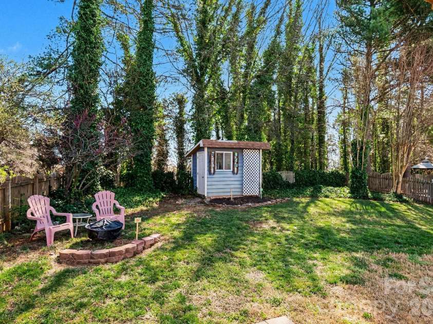 8842 Fieldcroft Drive, Charlotte, NC 28277.  MLS# CAR4355662, YatesRealty ID 9080. 