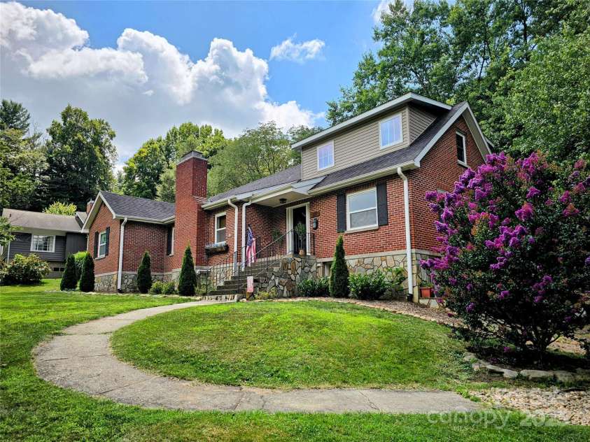 317 Balsam Drive, Waynesville, NC 28786.  MLS# CAR4244579, YatesRealty ID 9081. 