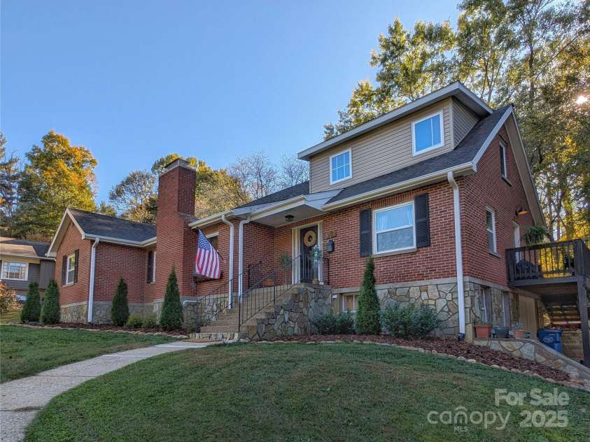 317 Balsam Drive, Waynesville, NC 28786.  MLS# CAR4244579, YatesRealty ID 9081. 