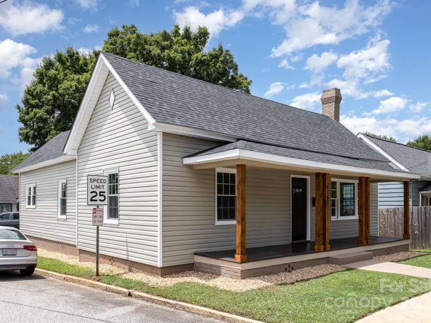 201 Mccubbins Street, Salisbury, NC 28144.  MLS# CAR4196000, YatesRealty ID 9082. 