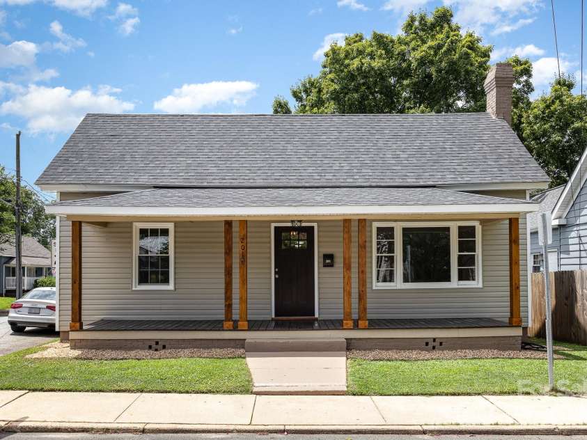 201 Mccubbins Street, Salisbury, NC 28144.  MLS# CAR4196000, YatesRealty ID 9082. 