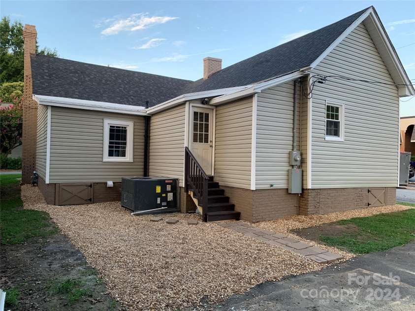 201 Mccubbins Street, Salisbury, NC 28144.  MLS# CAR4196000, YatesRealty ID 9082. 