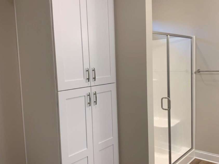 118 Abbington Lane, Shelby, NC 28150.  MLS# CAR4153289, YatesRealty ID 9083. ...large shower and high-end cabinetry for plenty of extra storage.