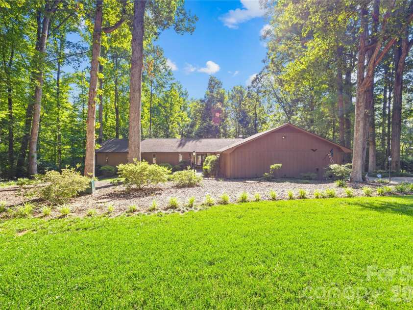 150 Stratford Place, Salisbury, NC 28144.  MLS# CAR4365399, YatesRealty ID 9083. 