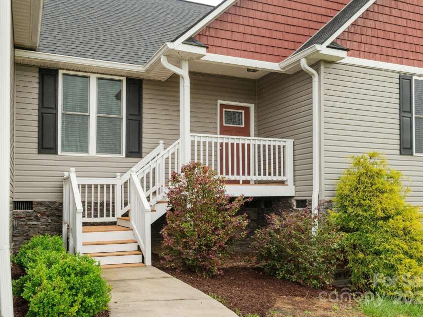 76 Tryon View Drive, Flat Rock, NC 28731.  MLS# CAR4252412, YatesRealty ID 9084. 