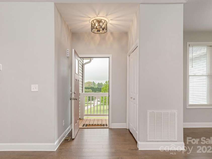 76 Tryon View Drive, Flat Rock, NC 28731.  MLS# CAR4252412, YatesRealty ID 9084. 